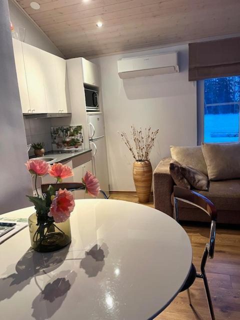 Wonderful Cottage By The Lake Hautjarvi エクステリア 写真